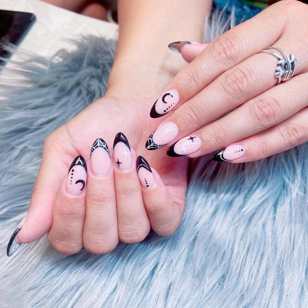 Best Nail art in West Punjabi Bagh