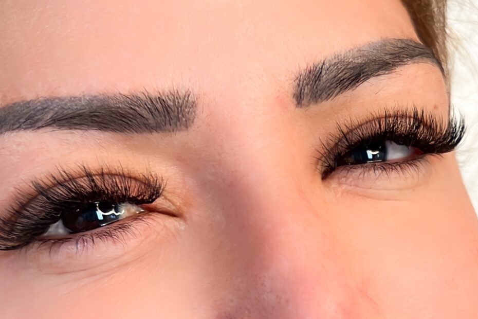 Eyelash Extensions Clinic in Pune